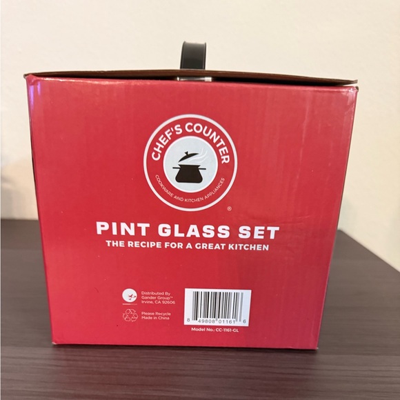 NEVER BEEN USED FOUR PINT GLASS SET. - Picture 3 of 3